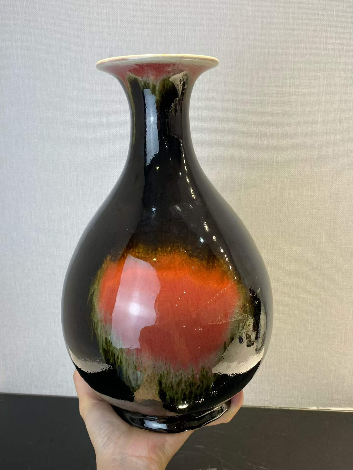 三阳开泰釉玉壶春瓶