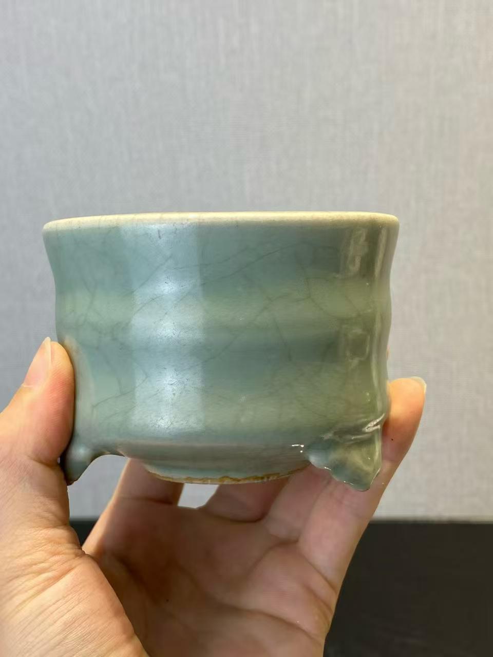 龙泉窑青釉三足炉