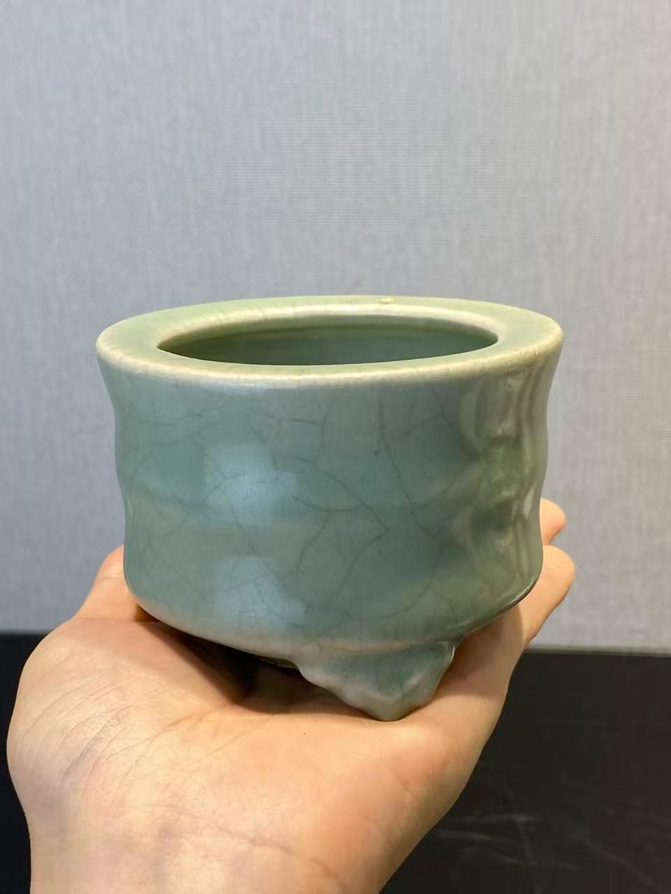 龙泉窑青釉三足炉