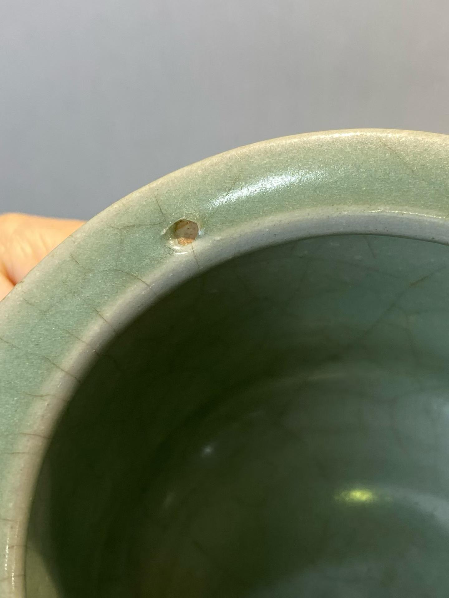 龙泉窑青釉三足炉