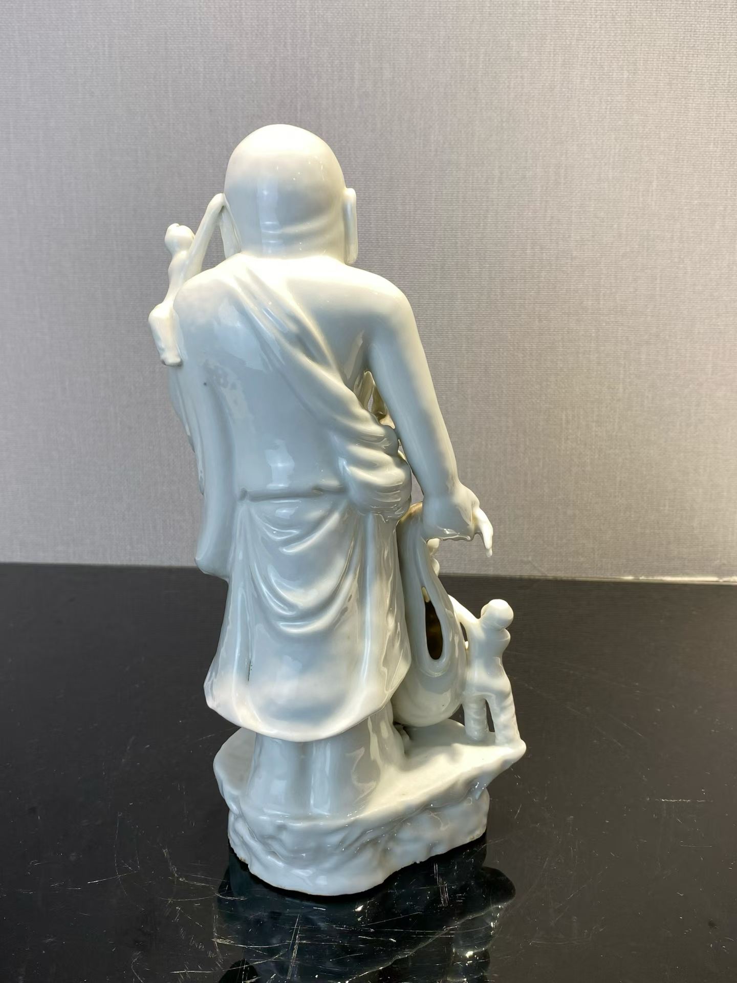 白釉五子戏弥勒塑像