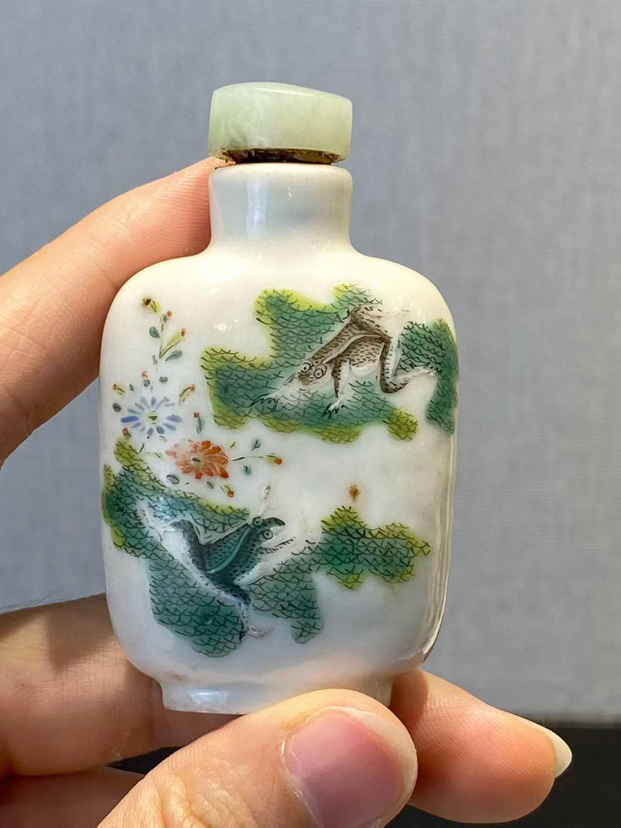 粉彩荷塘青蛙鼻烟壶  款：道光年制