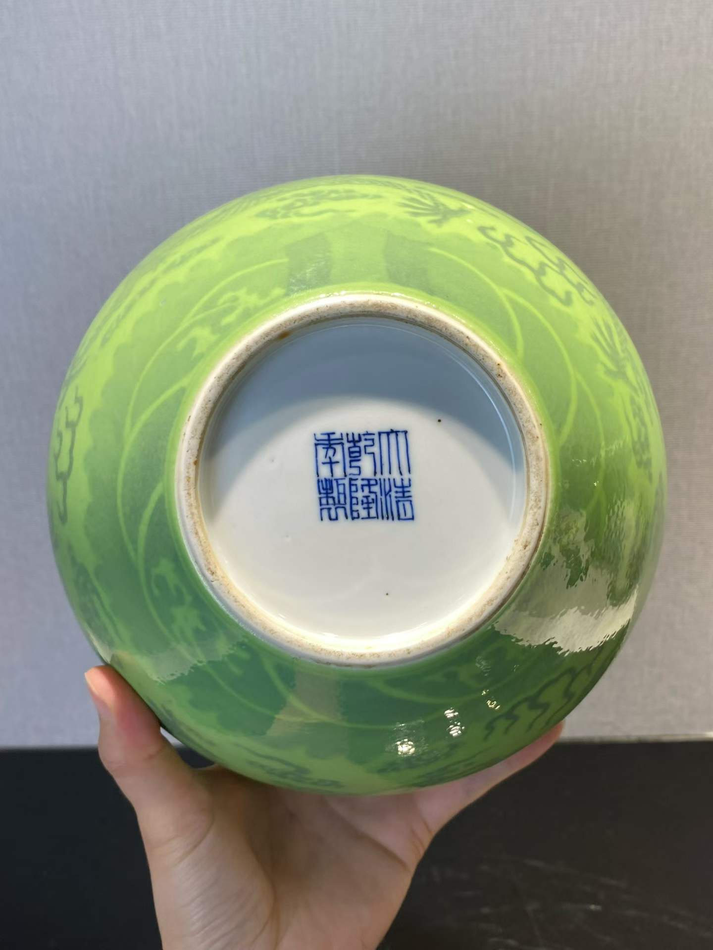 秋葵绿地青花三龙戏珠天球瓶