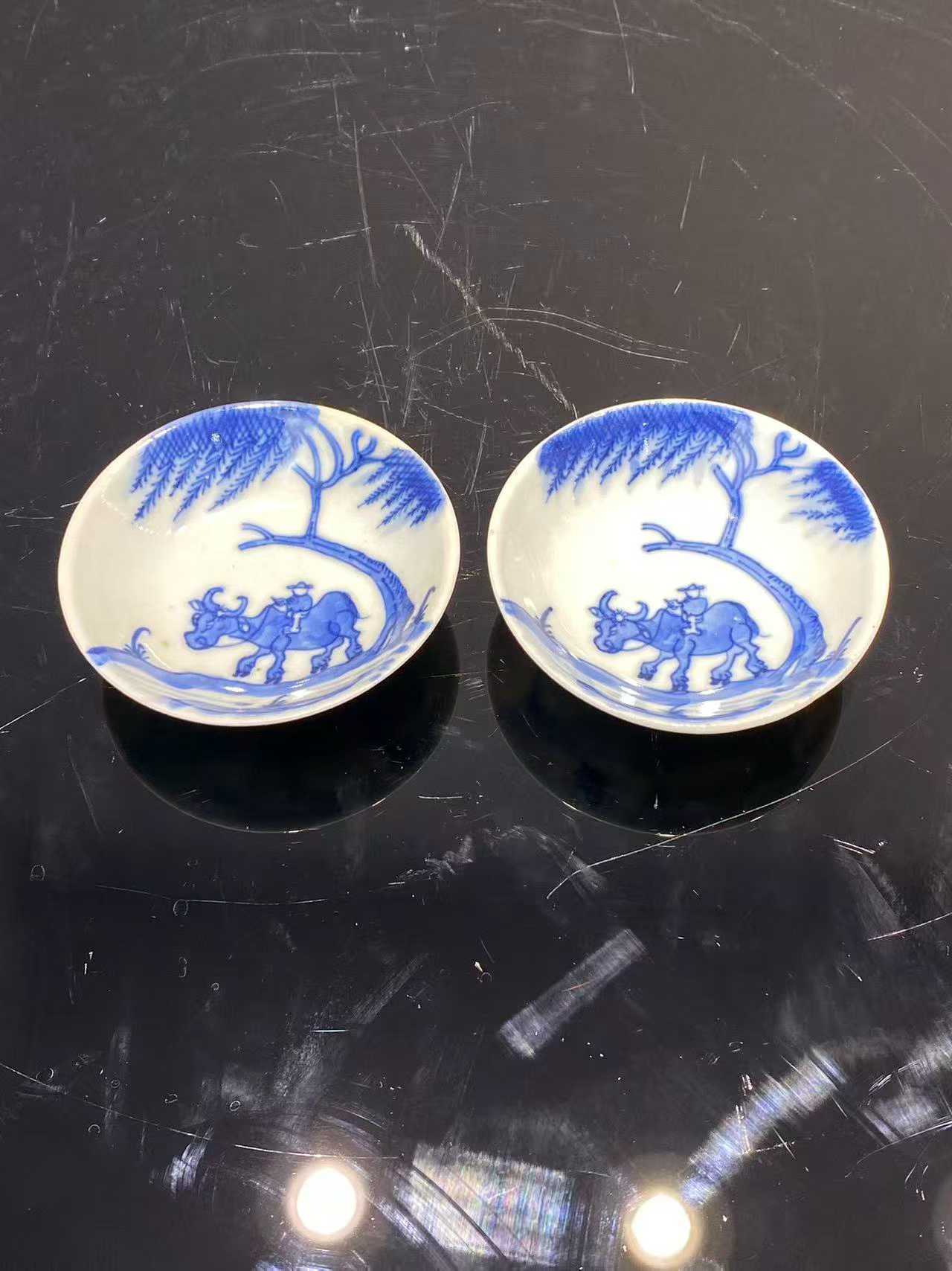 青花牧牛童子小碟一对 款：道光年制