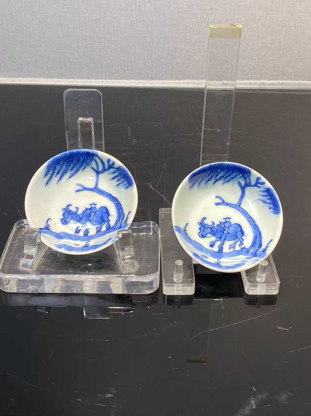 青花牧牛童子小碟一对 款：道光年制
