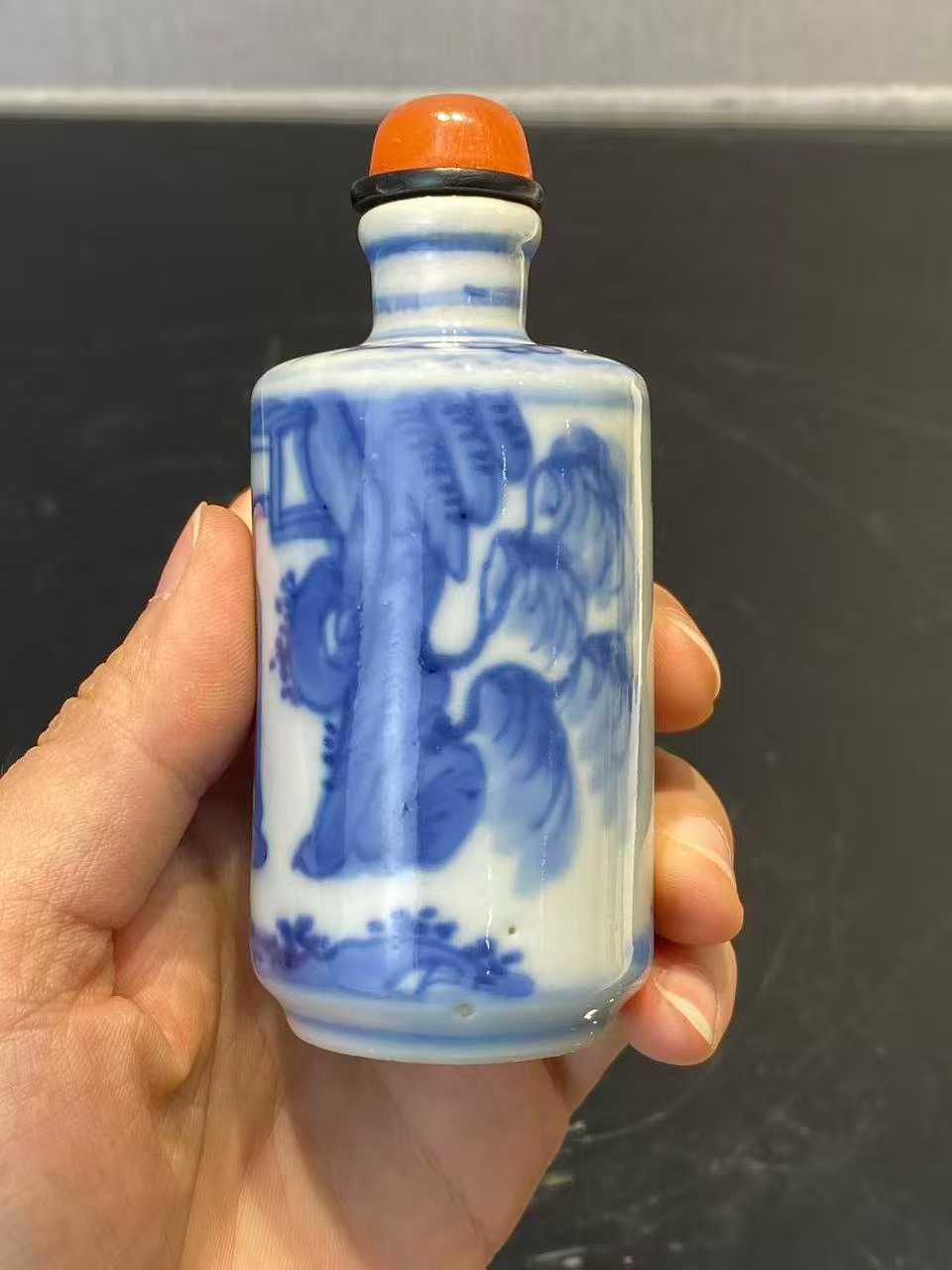 青花童子文官鼻烟壶 款：大清雍正年制