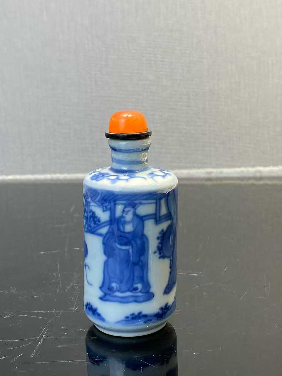 青花童子文官鼻烟壶 款：大清雍正年制