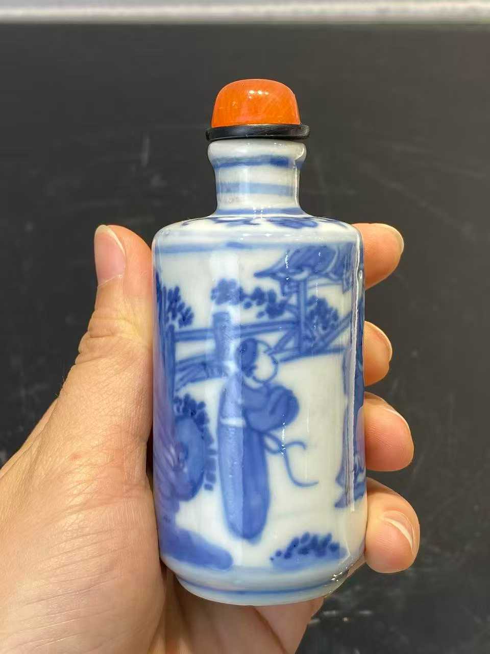 青花童子文官鼻烟壶 款：大清雍正年制