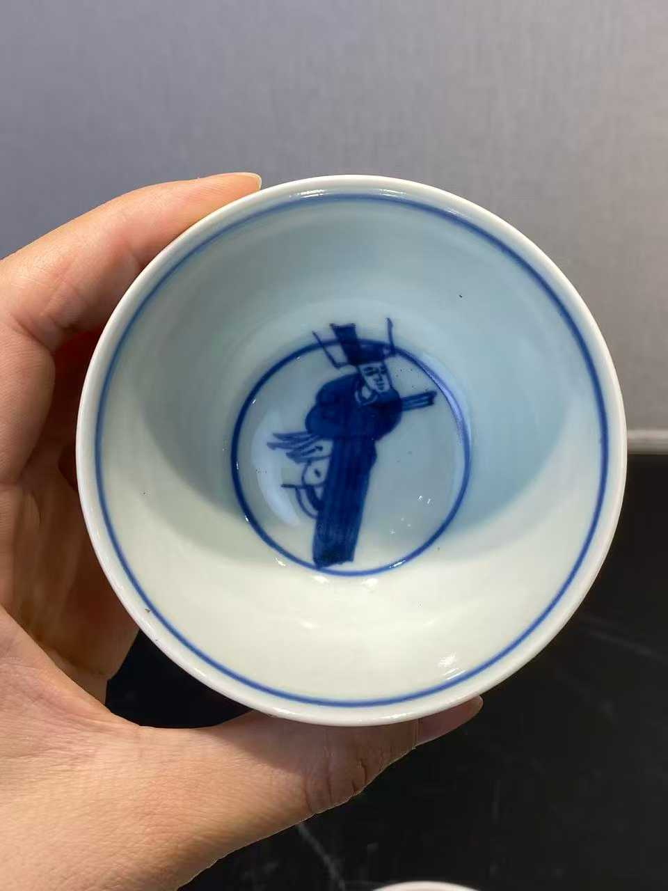 青花内画高士外画海水纹杯一对