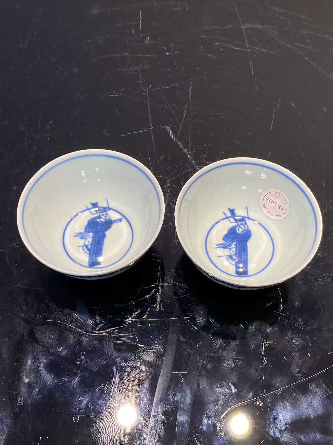 青花内画高士外画海水纹杯一对