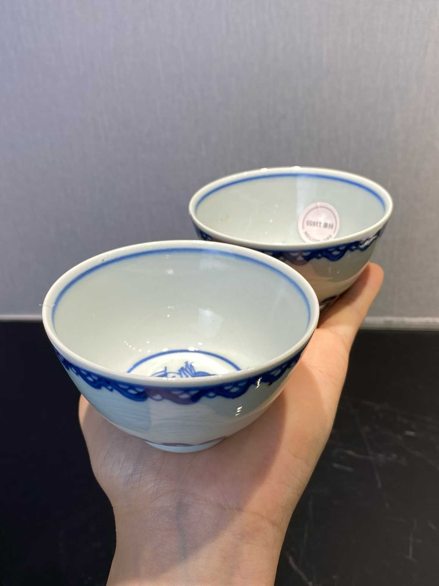 青花内画高士外画海水纹杯一对