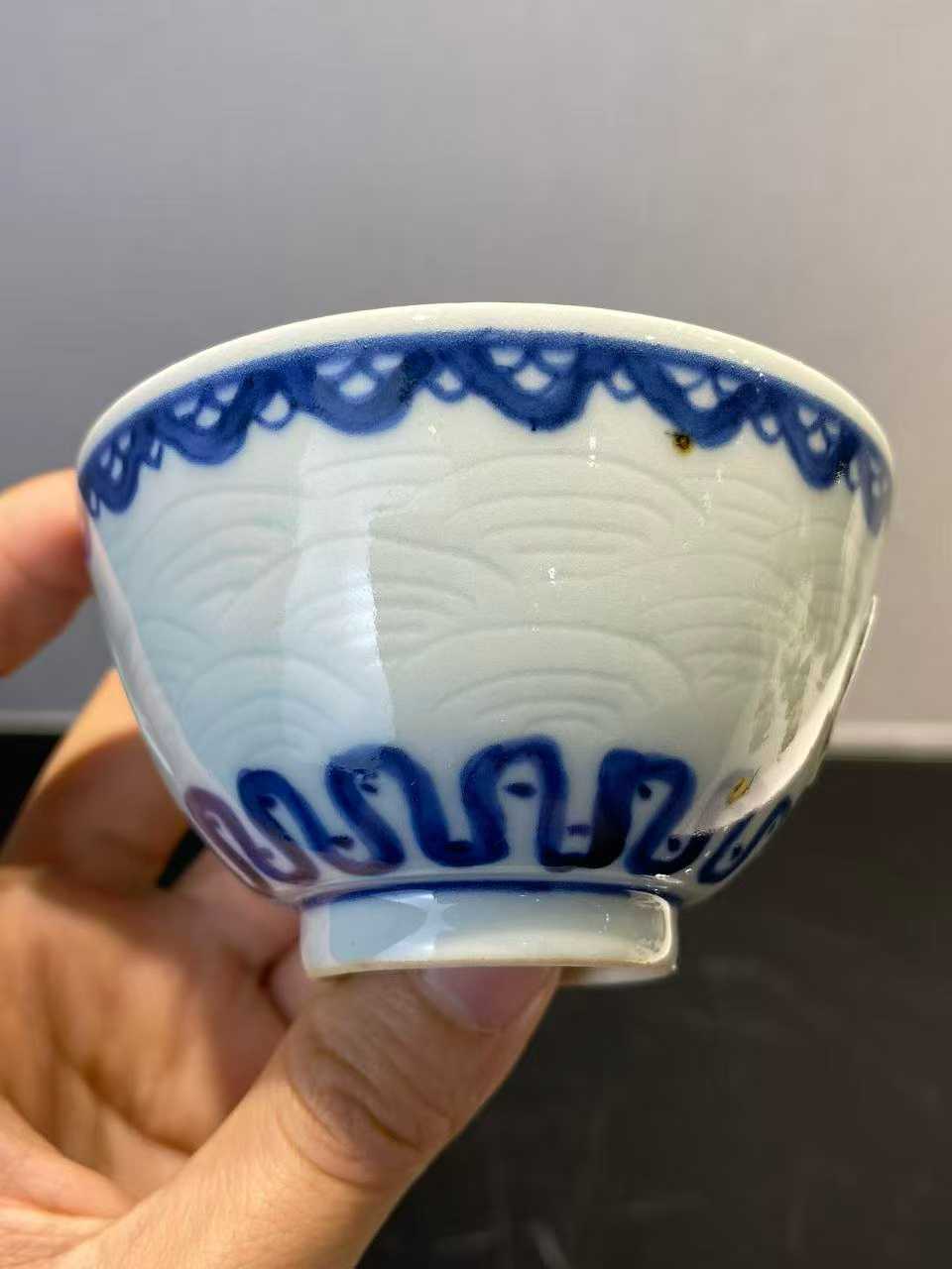 青花内画高士外画海水纹杯一对