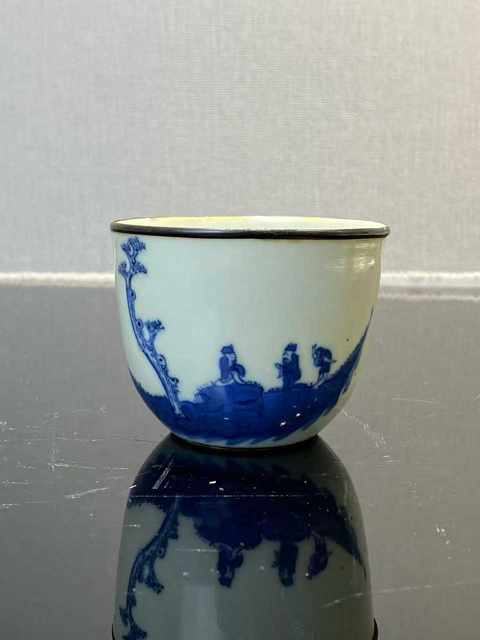 青花携琴访友诗文茶杯 款：内府