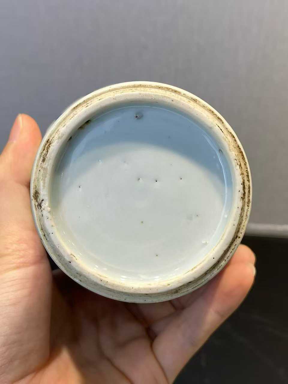 青花缠枝莲纹梅瓶