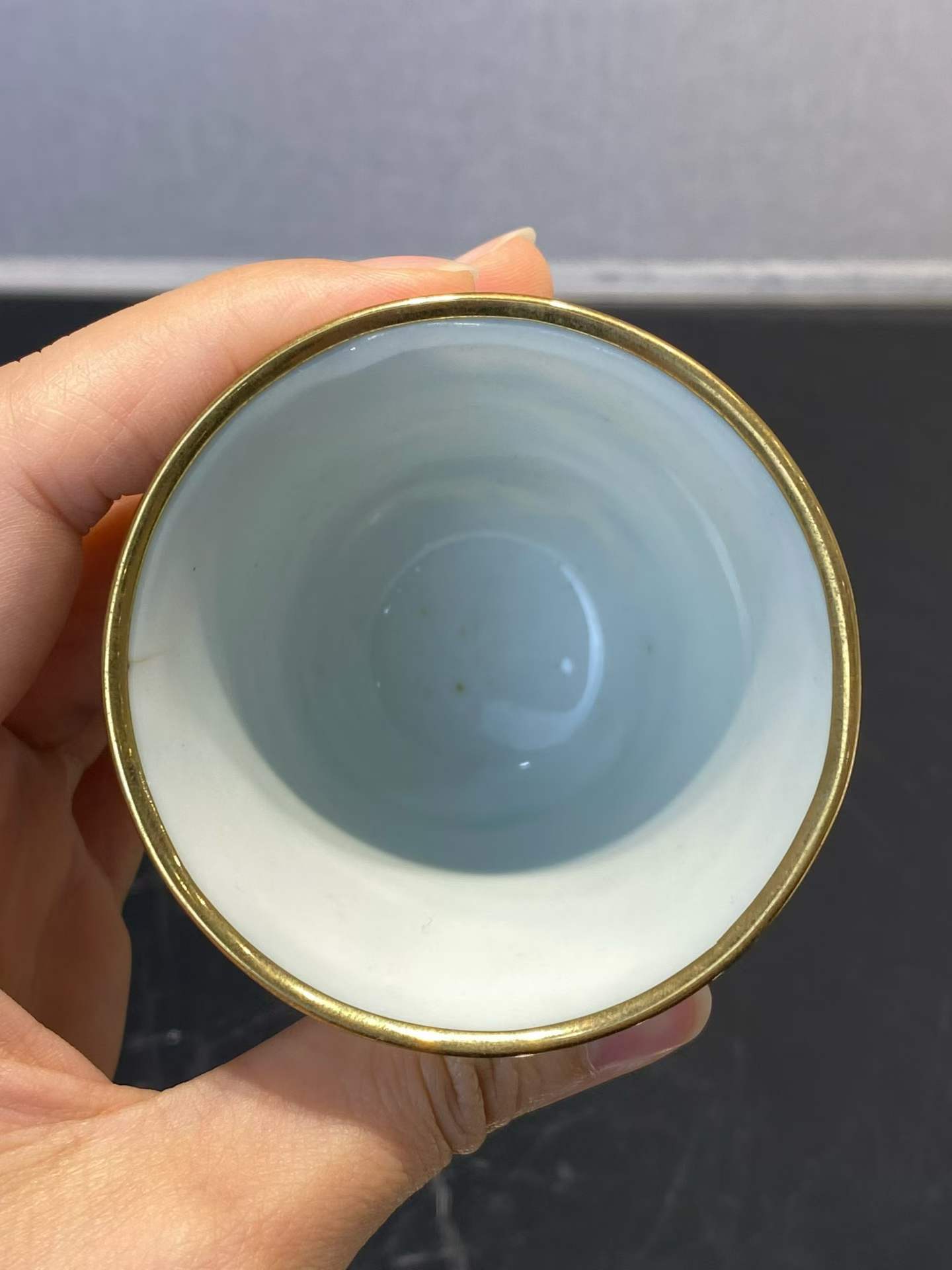 青花缠枝莲纹茶杯 款：大明嘉靖年制