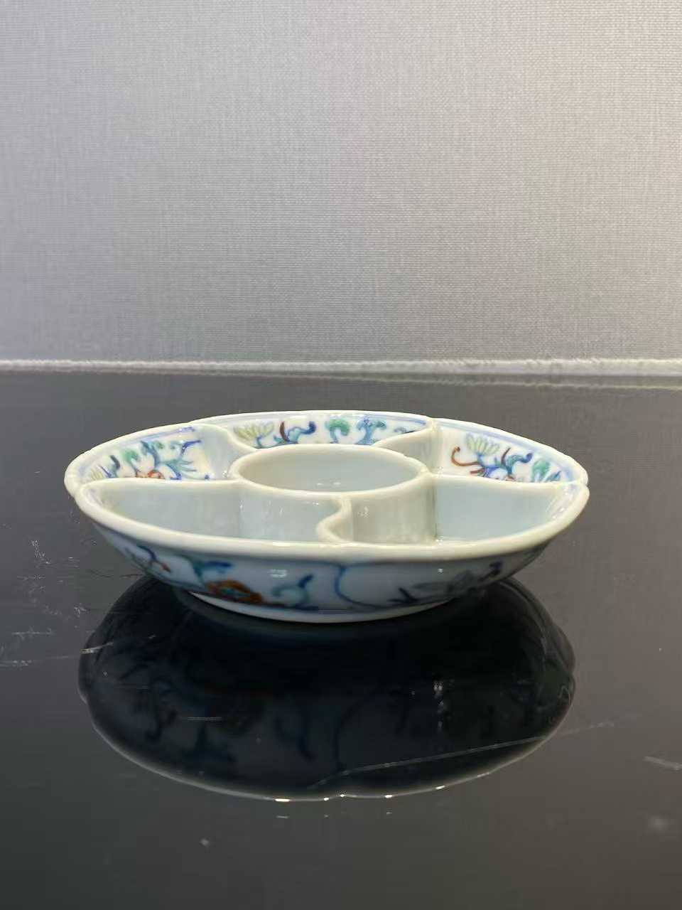 斗彩折枝花调色盘 款：大清嘉庆年制