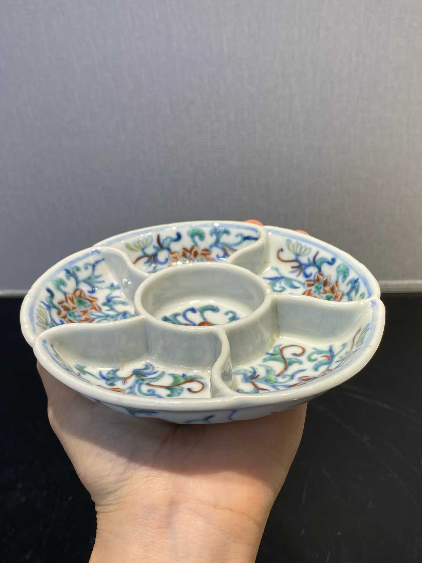 斗彩折枝花调色盘 款：大清嘉庆年制