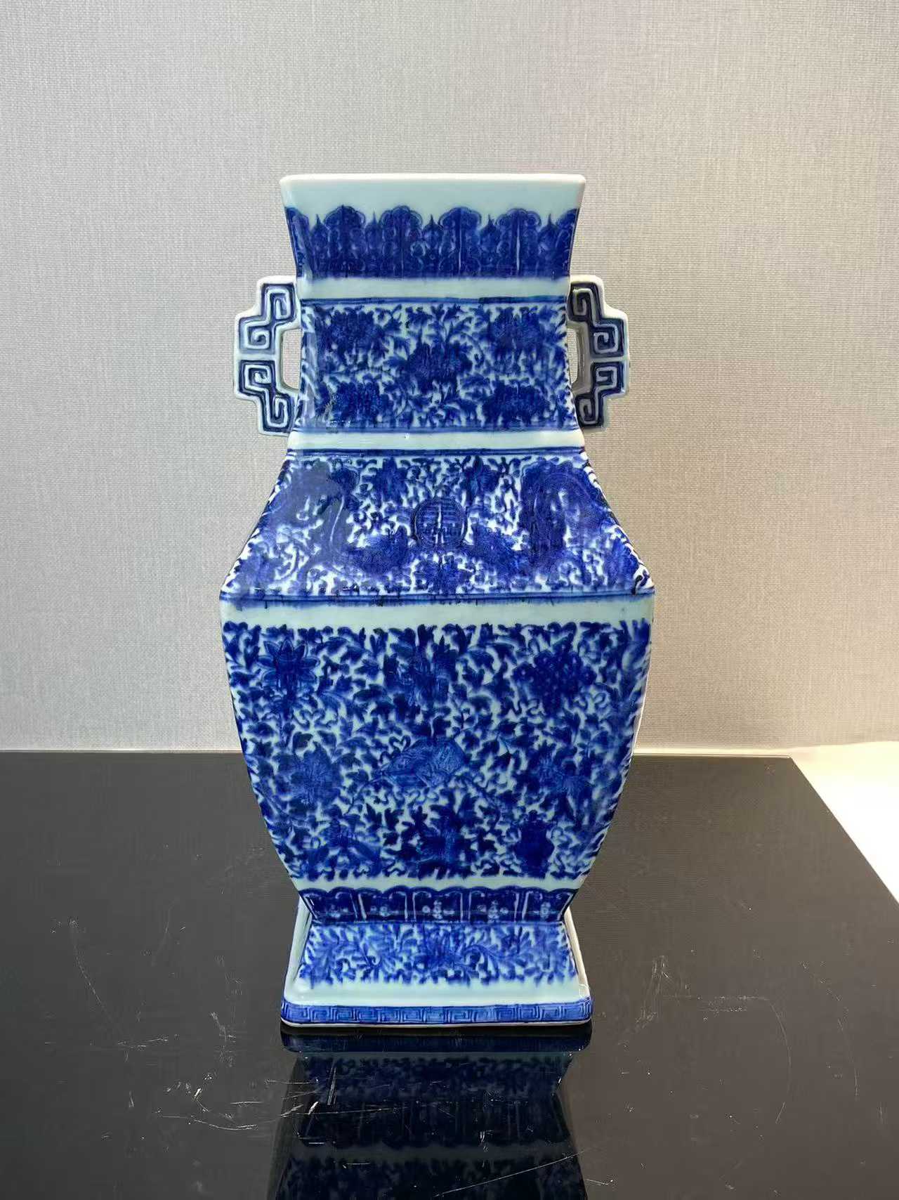 青花夔龙缠枝莲暗八仙方瓶