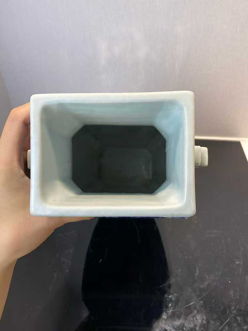 青花夔龙缠枝莲暗八仙方瓶