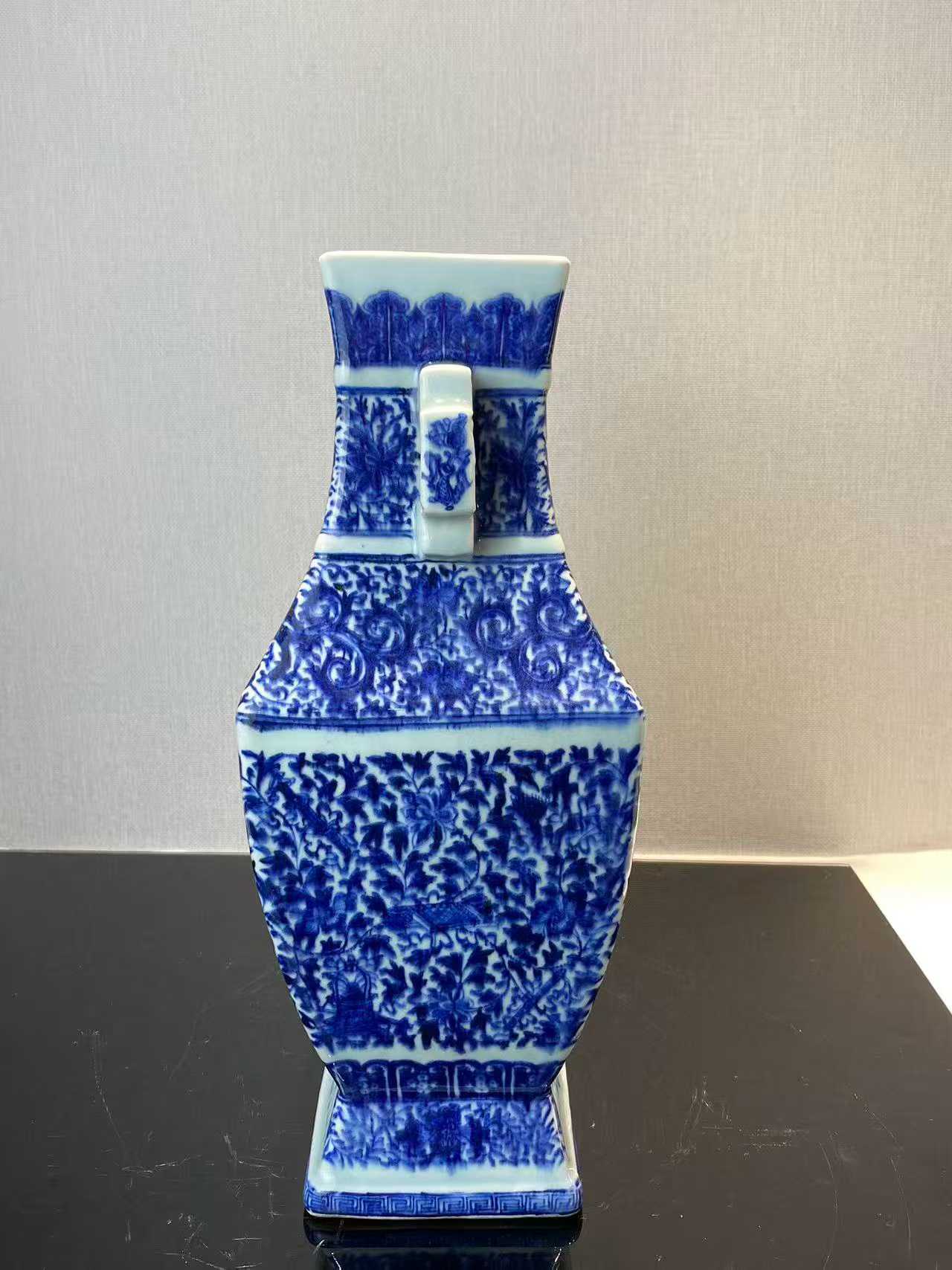 青花夔龙缠枝莲暗八仙方瓶