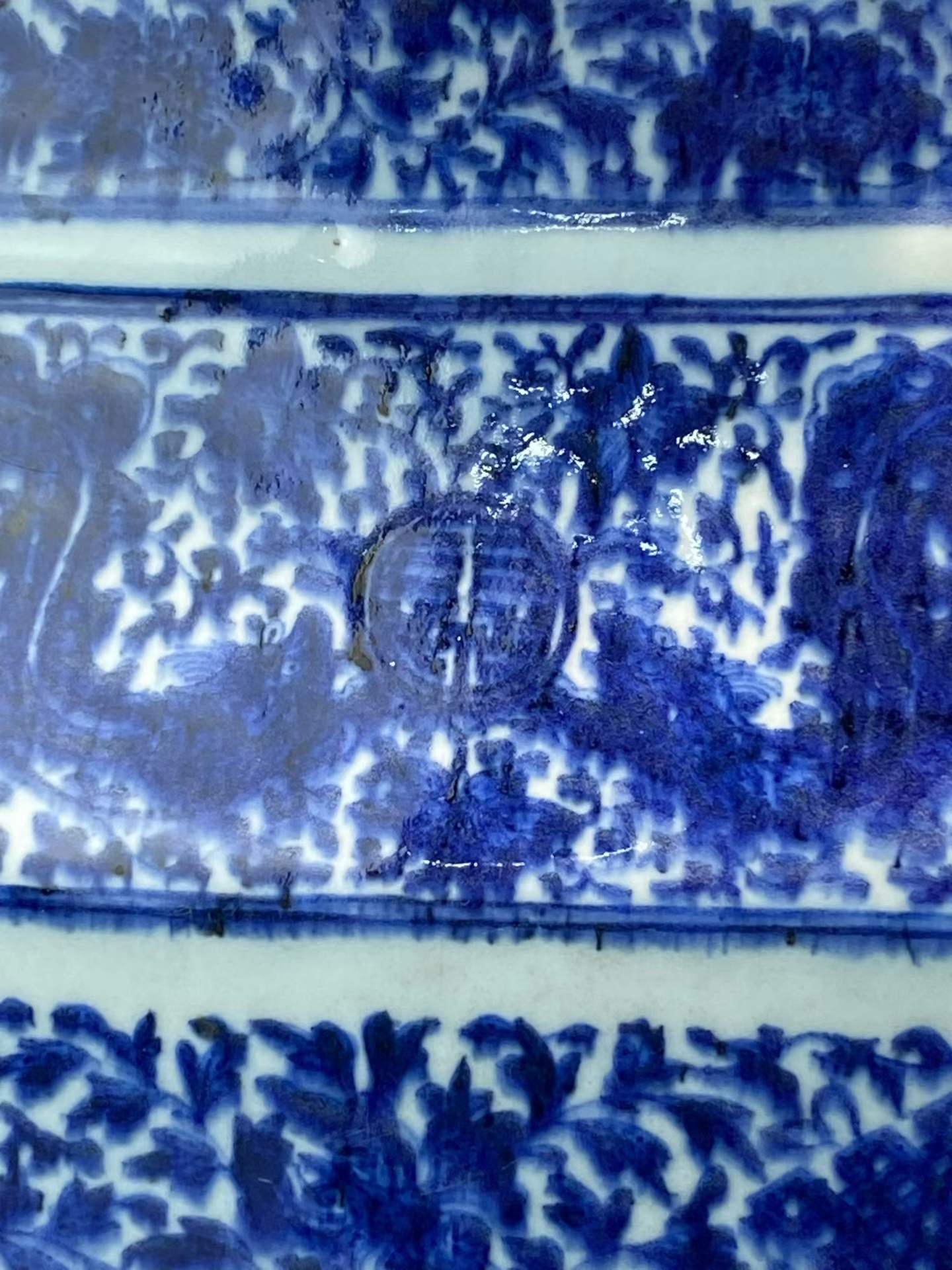 青花夔龙缠枝莲暗八仙方瓶