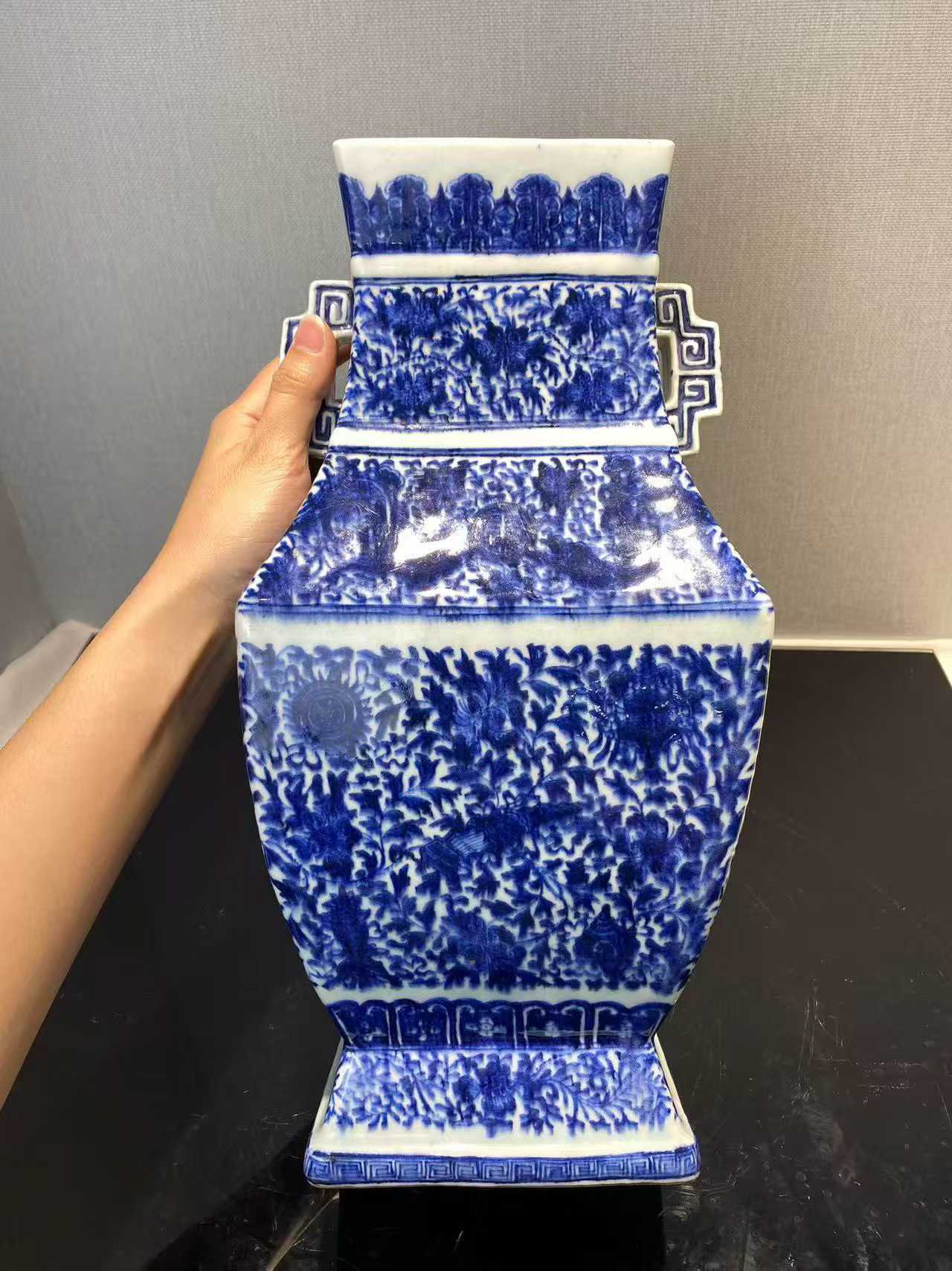 青花夔龙缠枝莲暗八仙方瓶