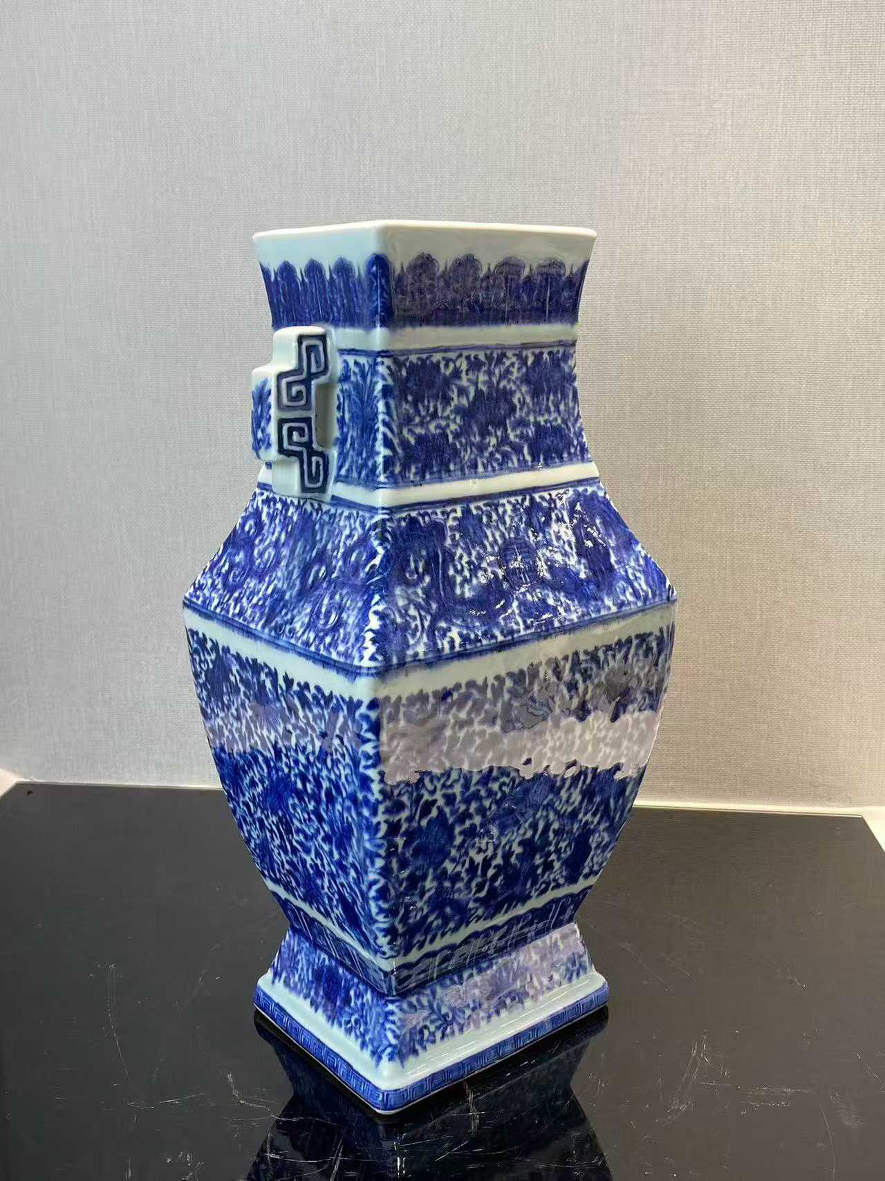 青花夔龙缠枝莲暗八仙方瓶