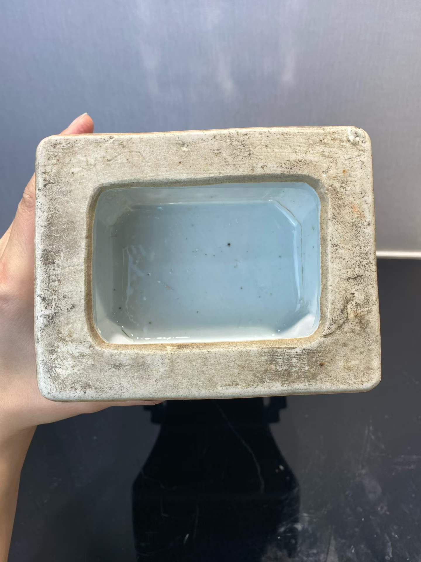 青花夔龙缠枝莲暗八仙方瓶