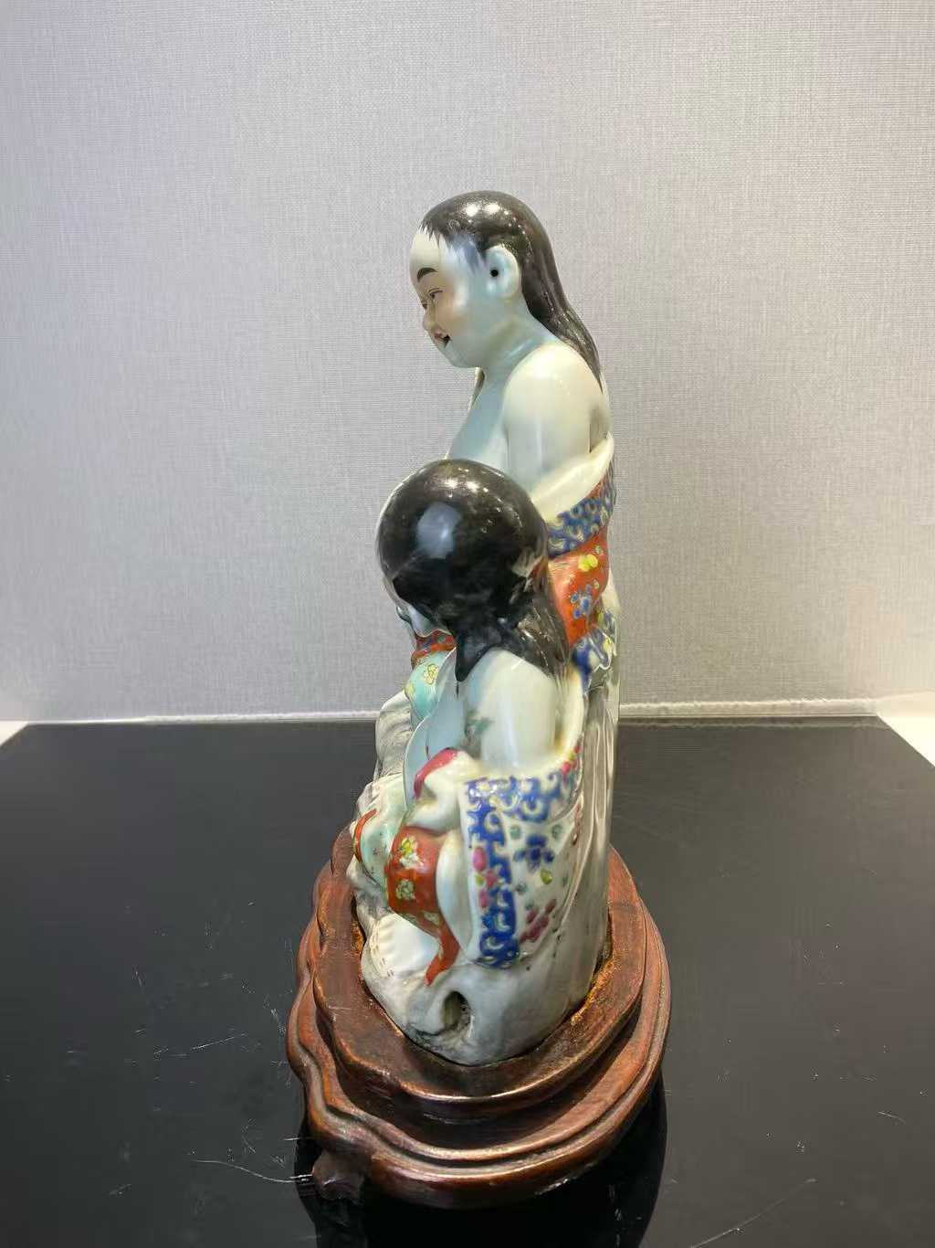 粉彩和合二仙塑像配木