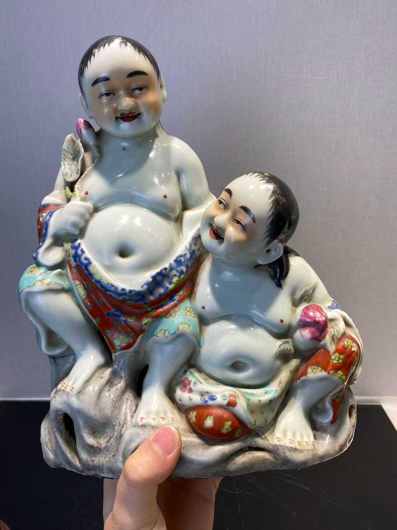 粉彩和合二仙塑像配木