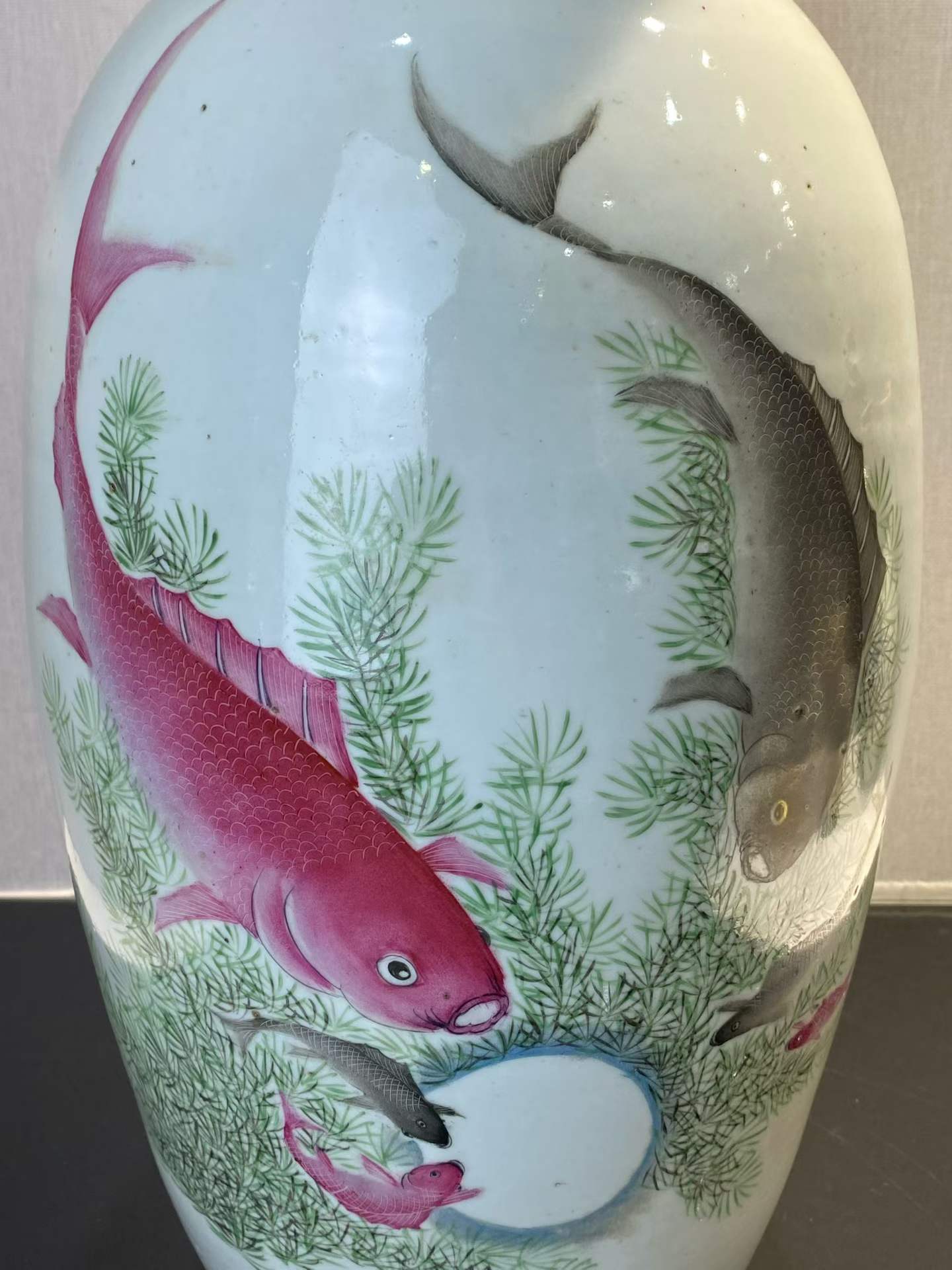 浅绛彩鱼藻诗文罗汉瓶 名家：刘盛泰作