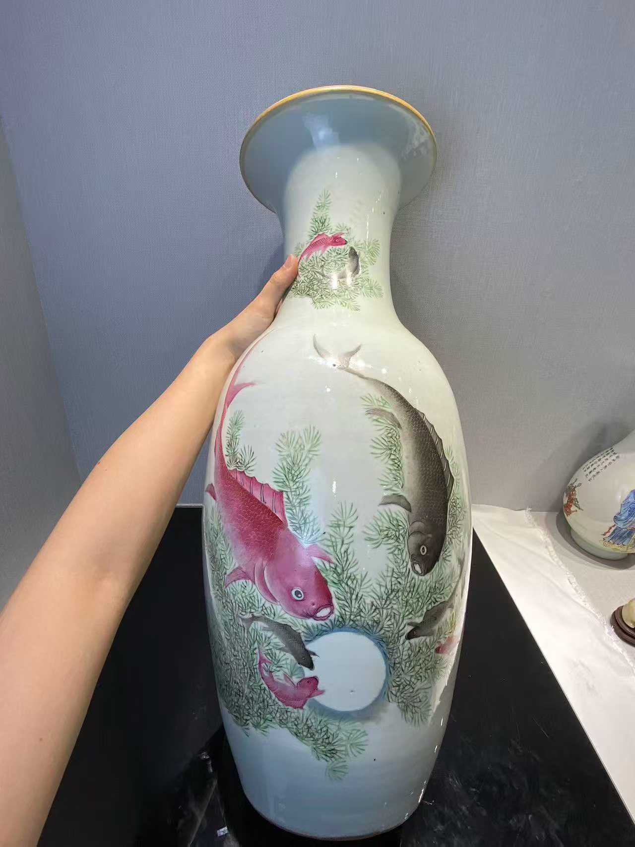 浅绛彩鱼藻诗文罗汉瓶 名家：刘盛泰作