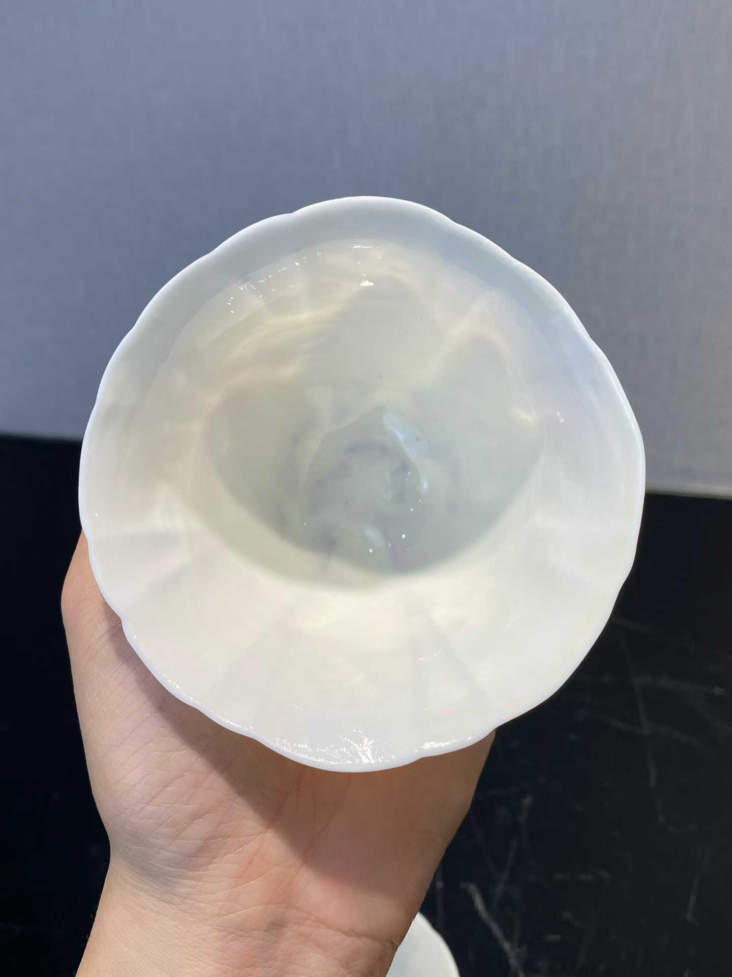 德化窑白釉堆雕蝴蝶花卉纹杯一对