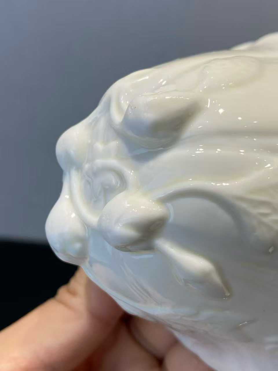 德化窑白釉堆雕蝴蝶花卉纹杯一对