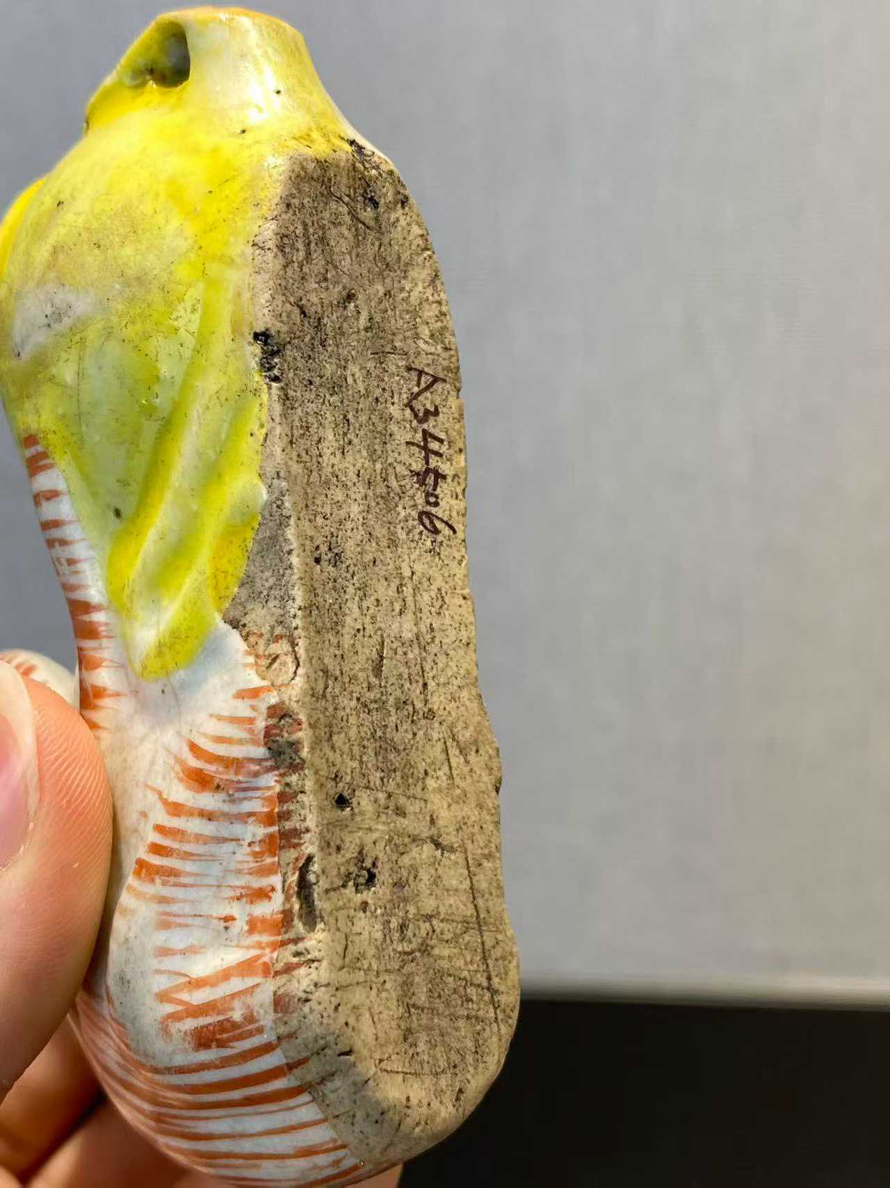 粉彩瑞猴寿桃砚滴