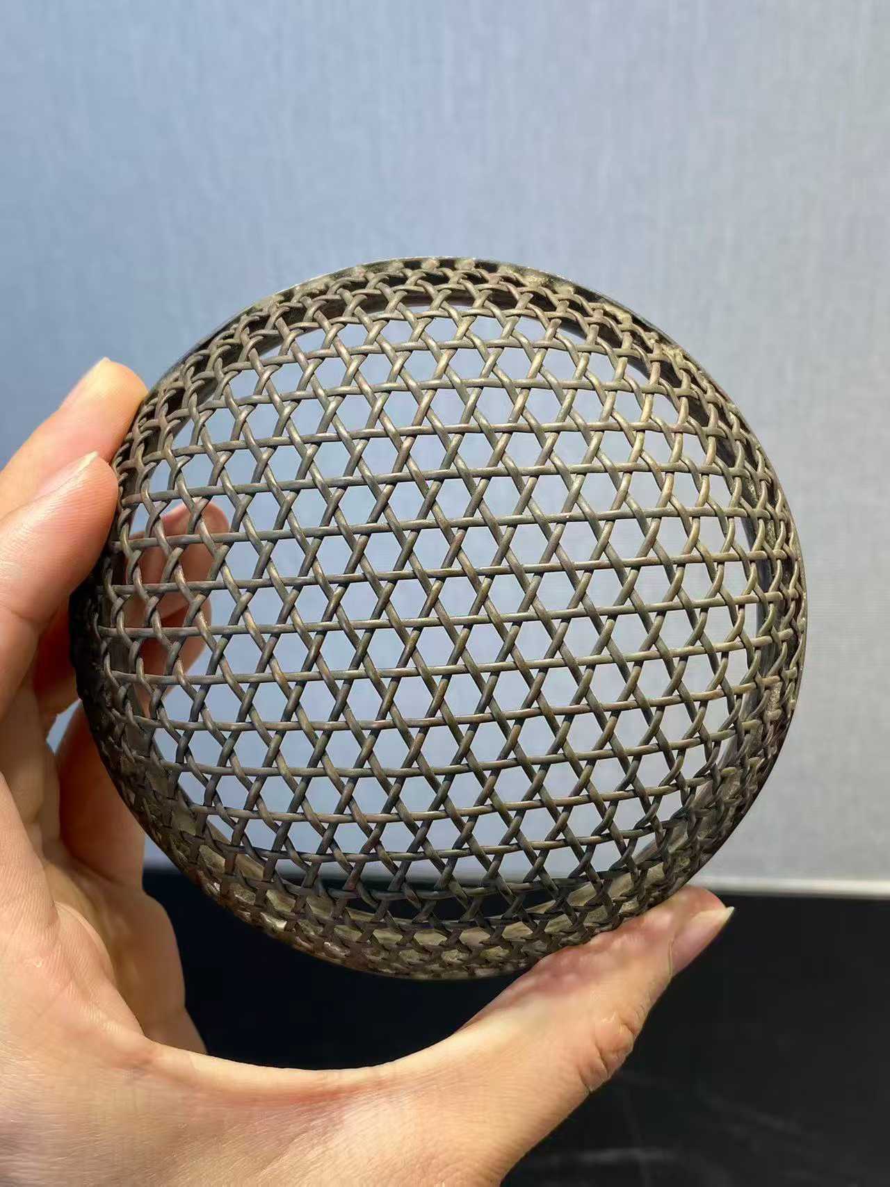 龙泉窑八卦三足香炉（配银盖）