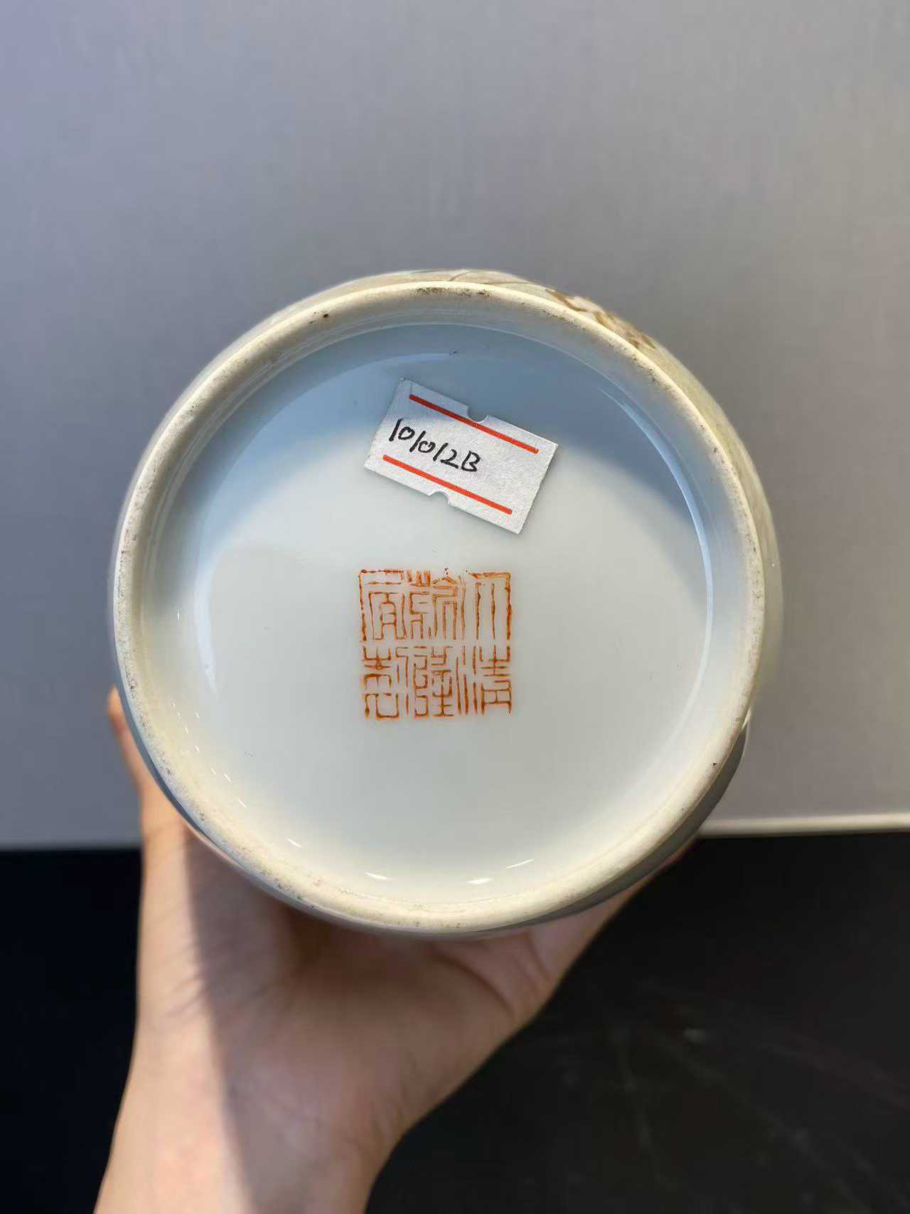 粉彩花鸟纹灯笼瓶 款：大清乾隆年制