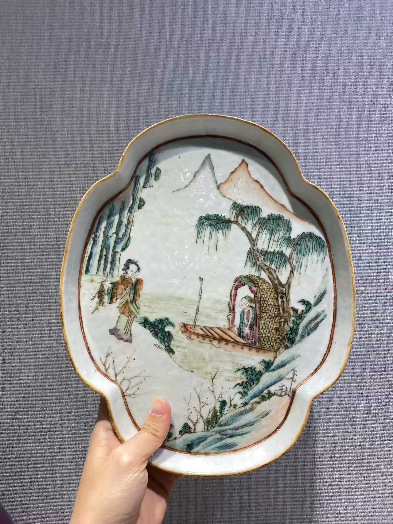 粉彩西厢记海棠形茶盘