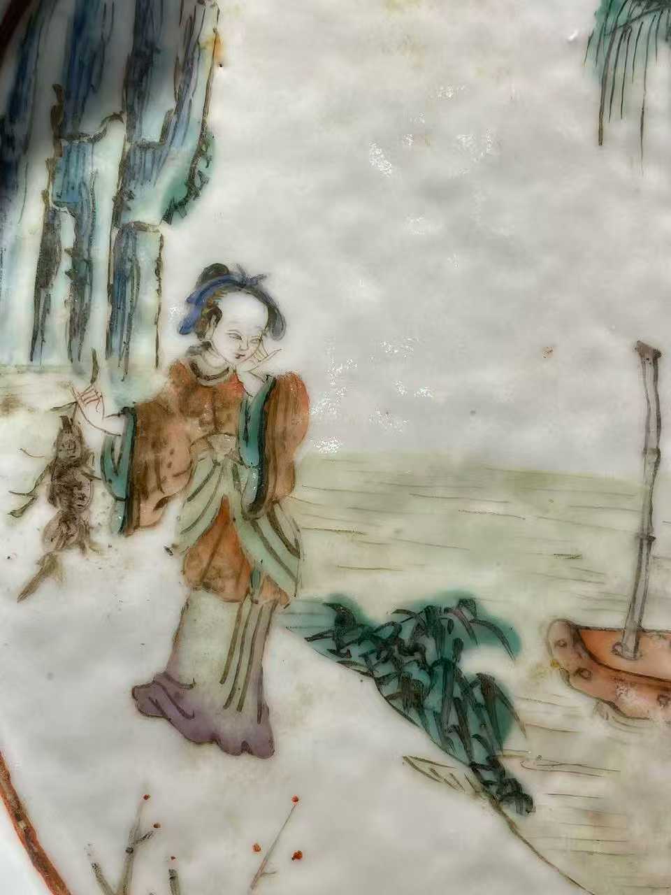 粉彩西厢记海棠形茶盘