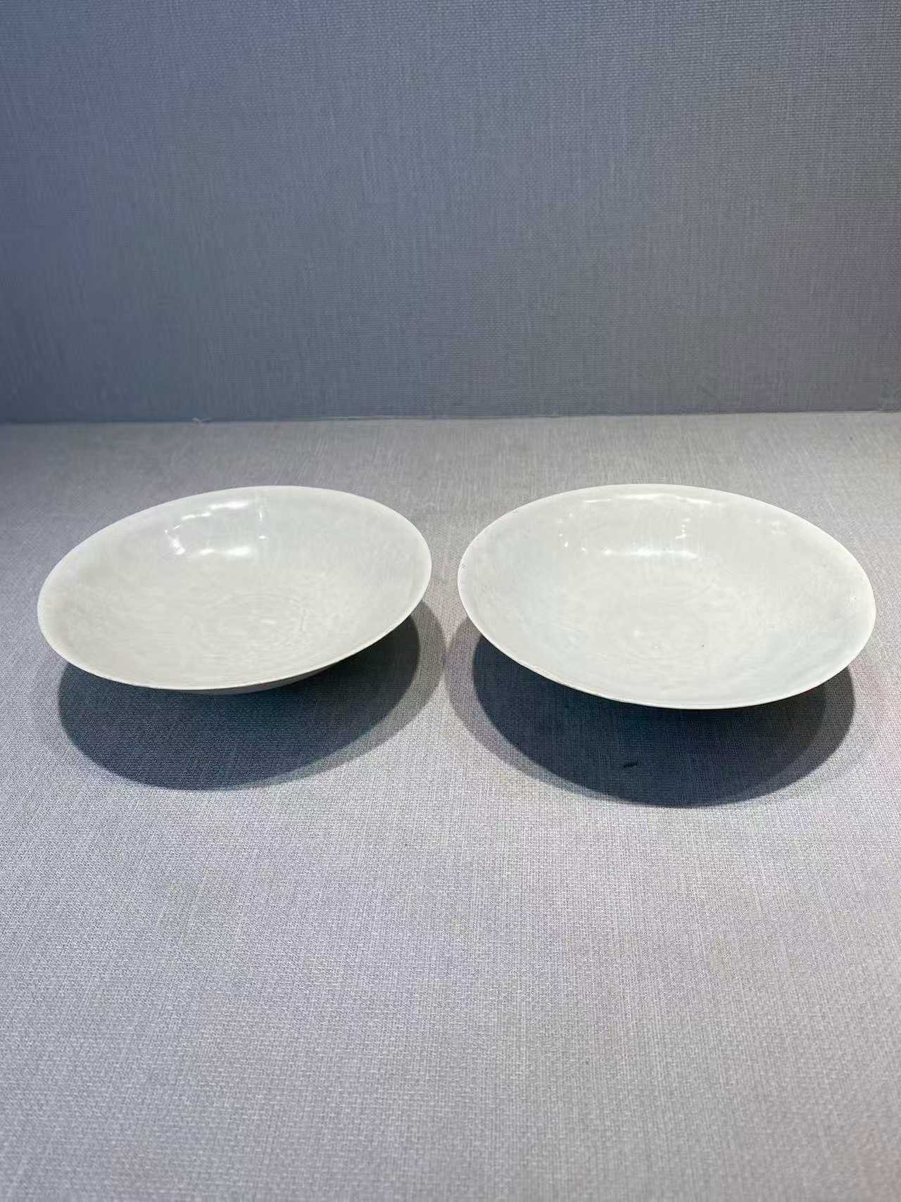 湖田窑青白釉盘一对