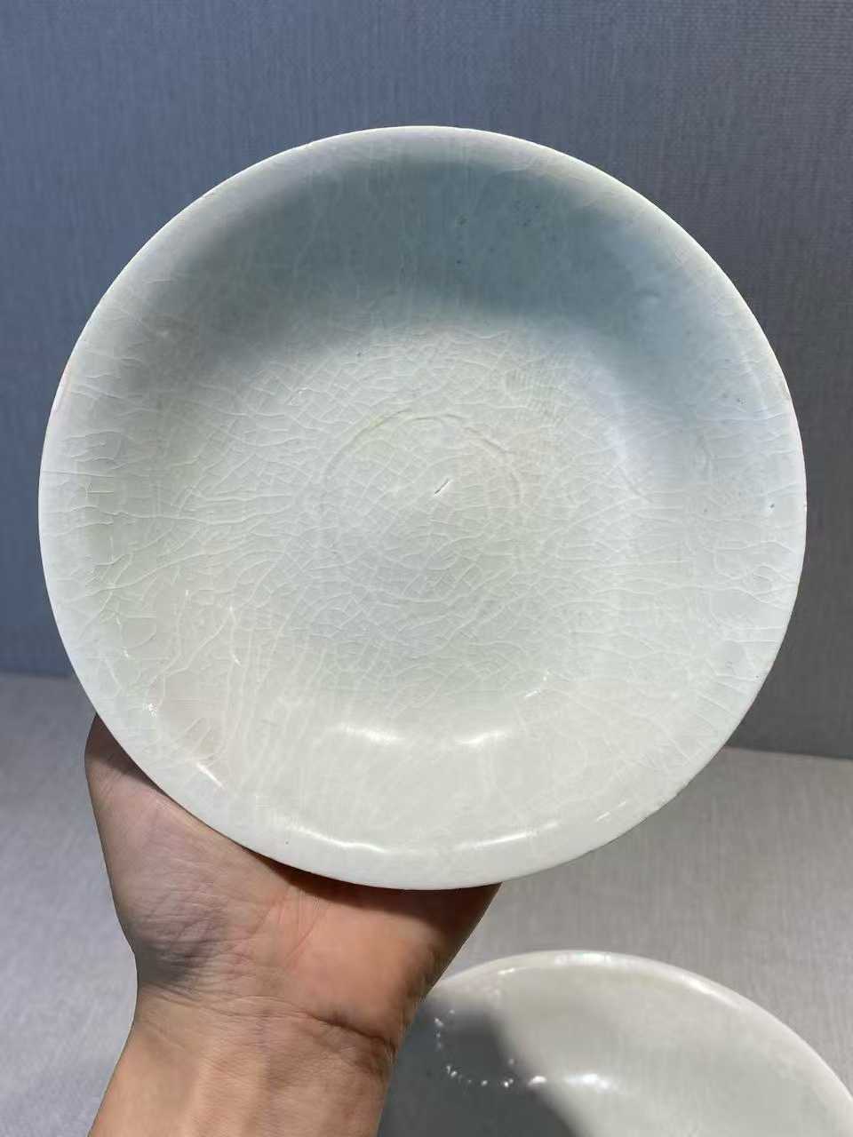 湖田窑青白釉盘一对