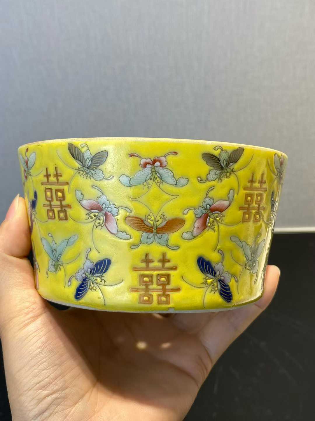 黄釉地粉彩百蝶囍字花盆（大婚瓷）款：福寿如意