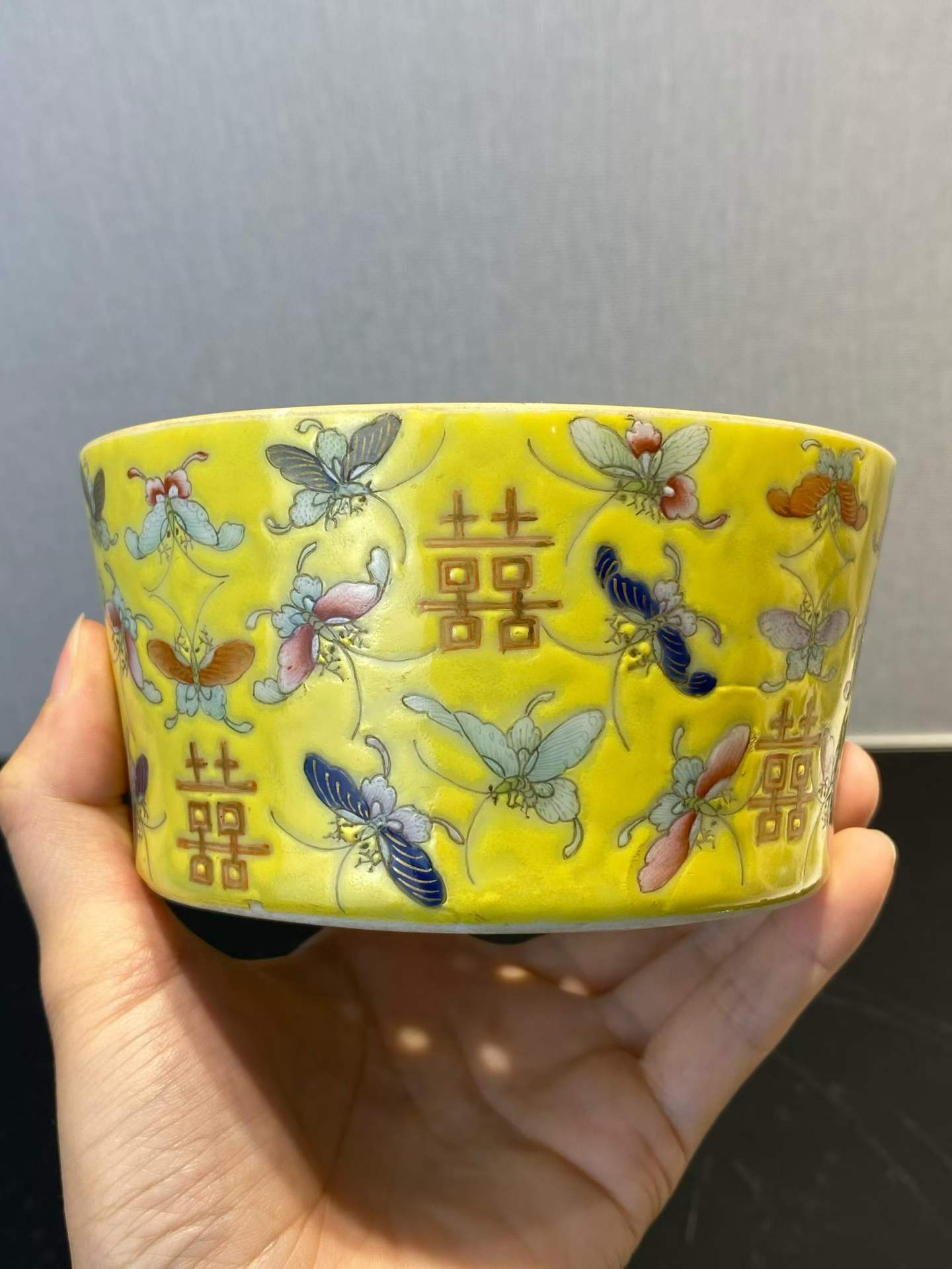 黄釉地粉彩百蝶囍字花盆（大婚瓷）款：福寿如意