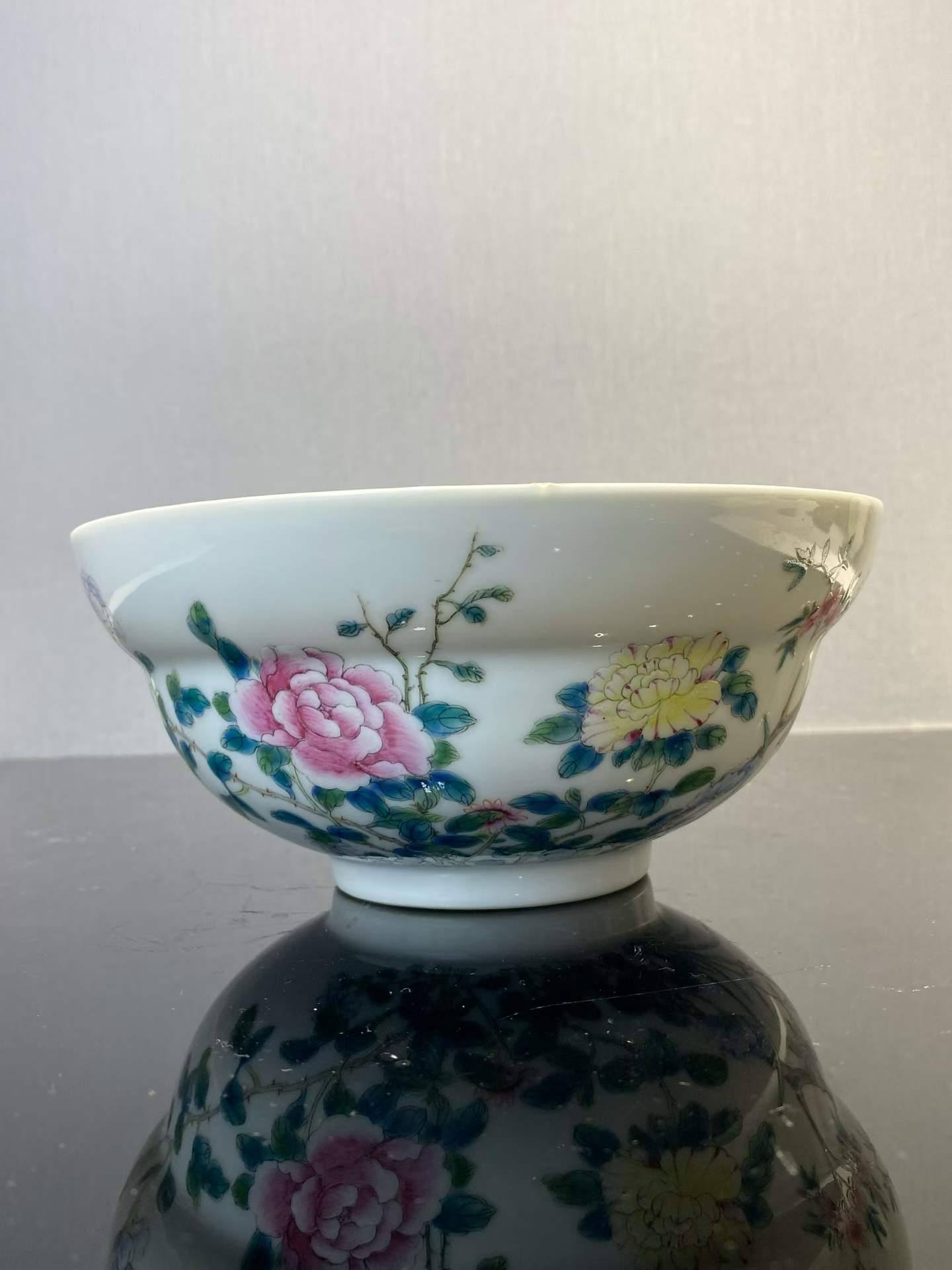 粉彩四季花卉纹折腰碗  款：延庆楼制 ，民国大总统:曹锟定制瓷