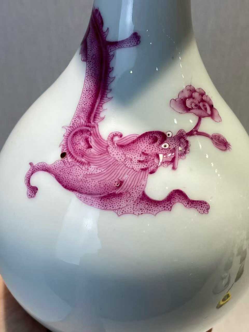 白釉胭脂红螭龙灵芝纹撇口瓶