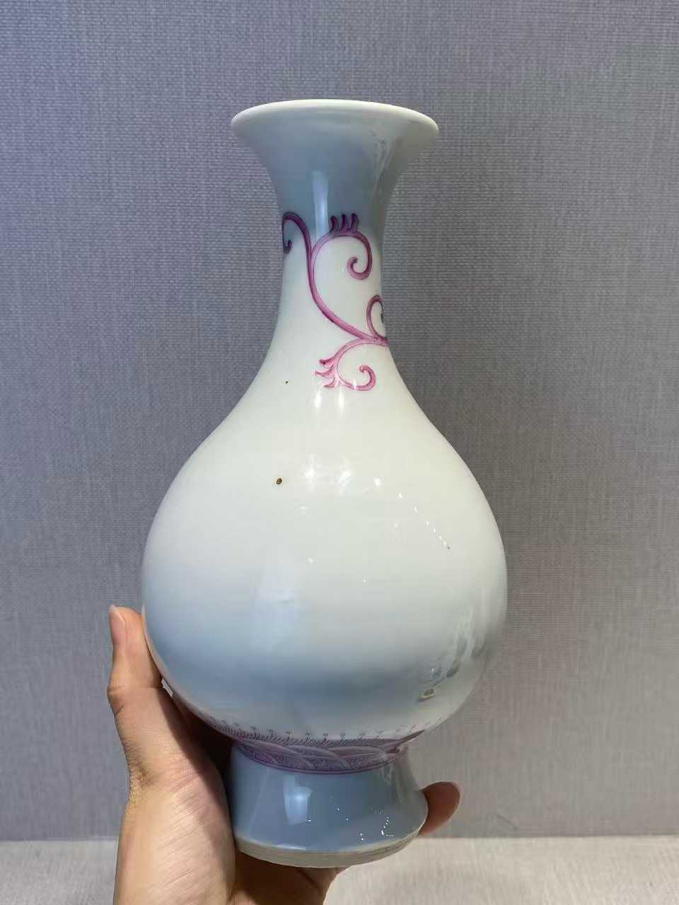 白釉胭脂红螭龙灵芝纹撇口瓶