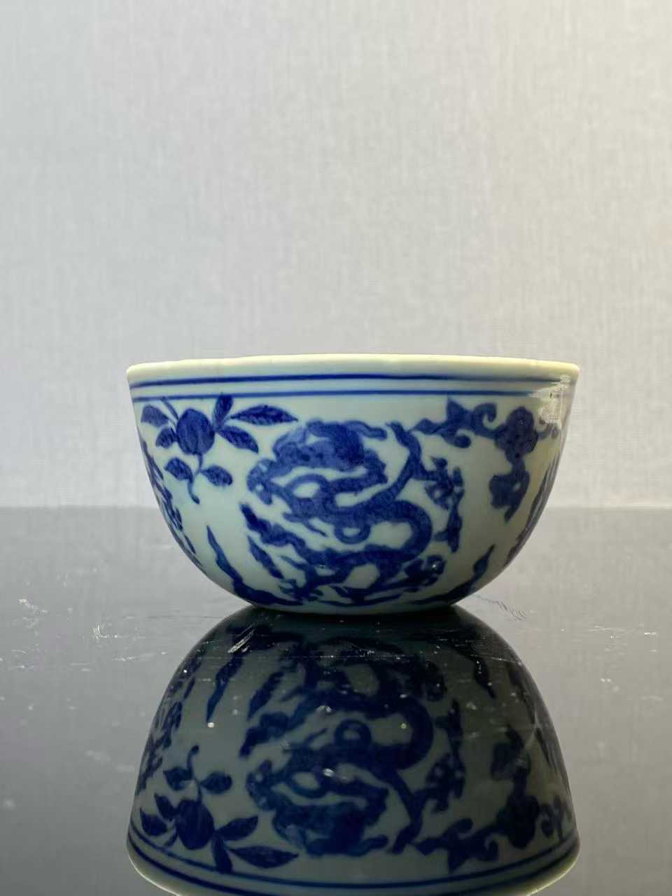 青花团龙寿字纹碗  款：大明嘉靖年制