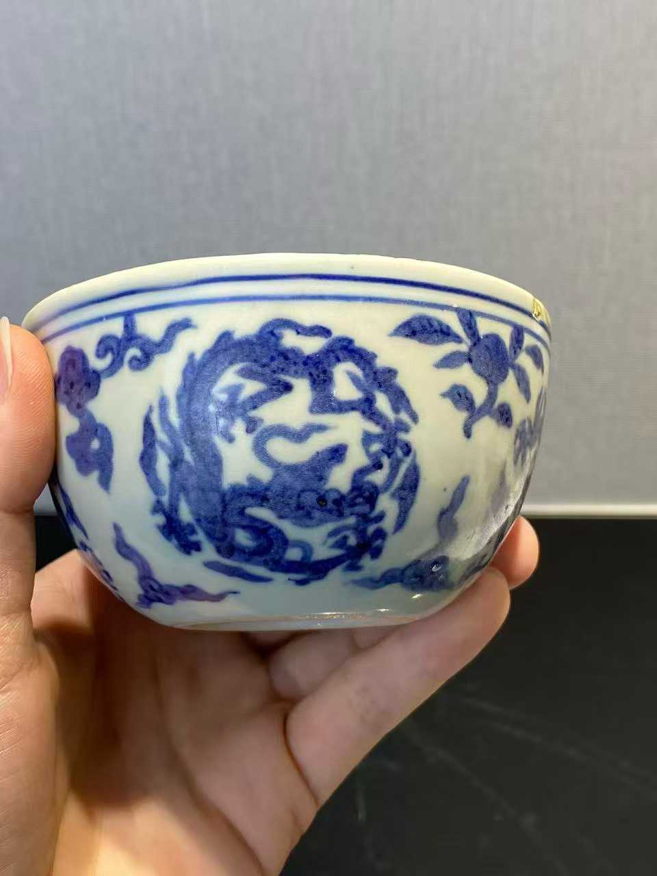 青花团龙寿字纹碗  款：大明嘉靖年制