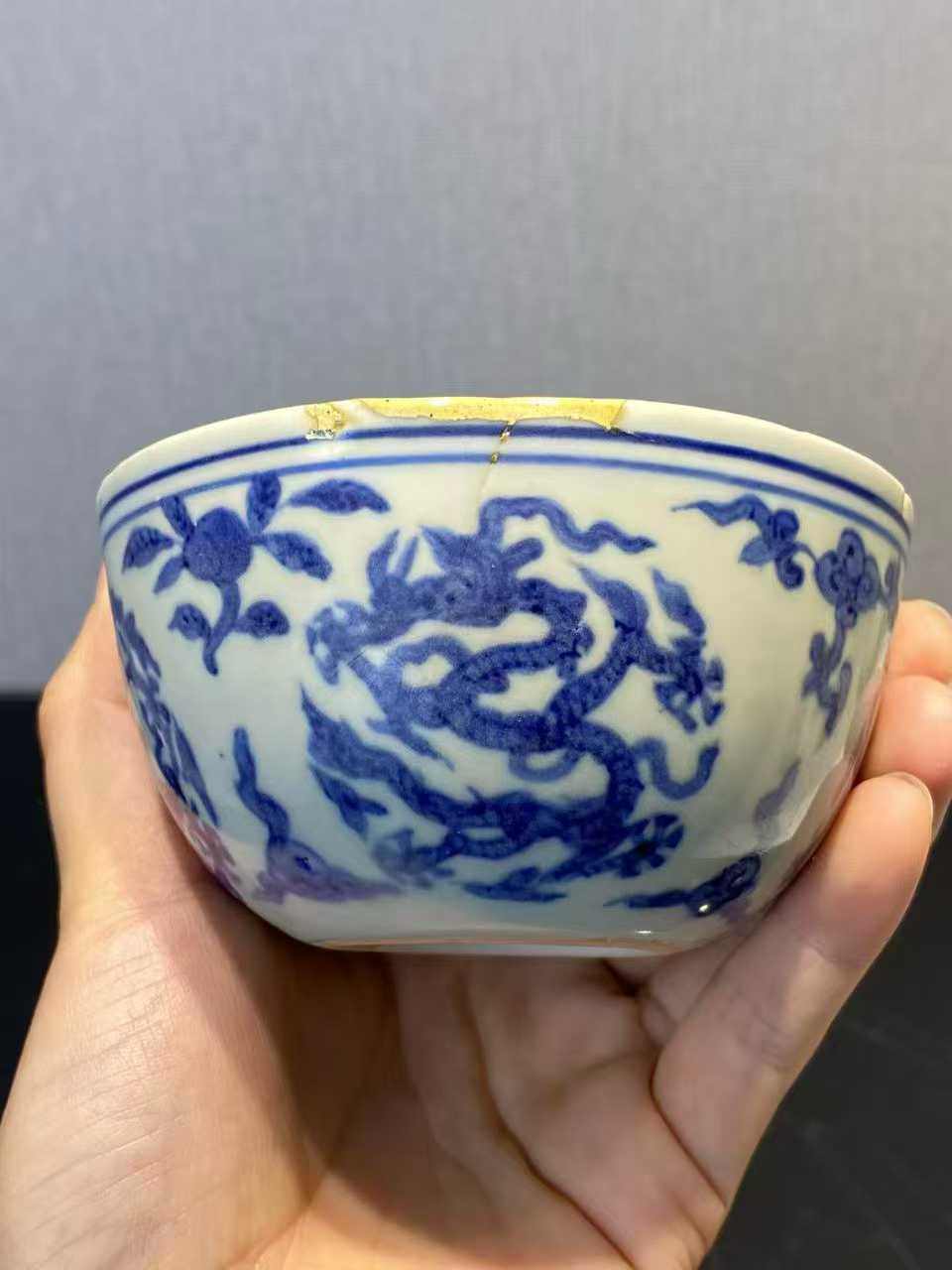 青花团龙寿字纹碗  款：大明嘉靖年制