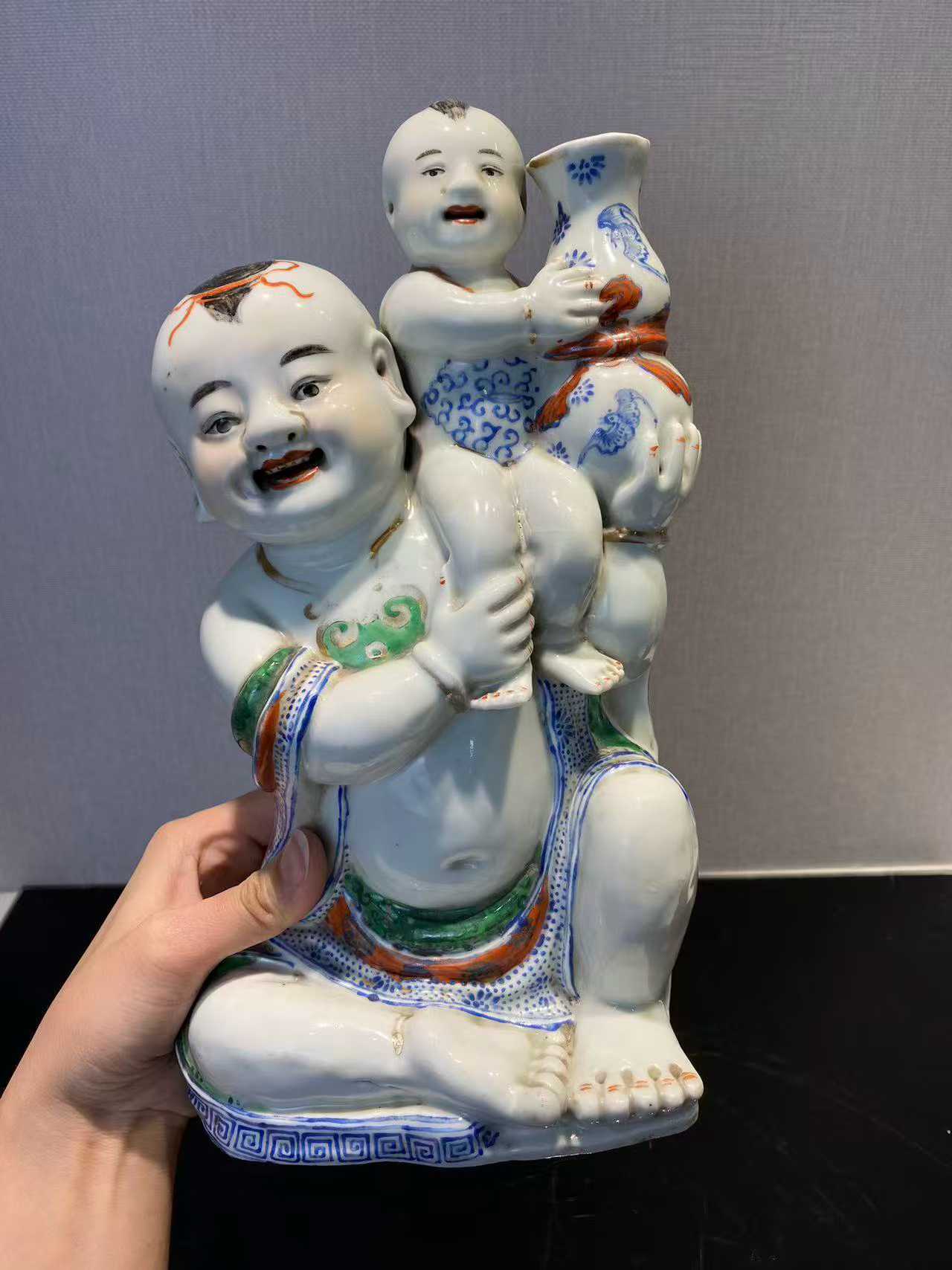 粉彩大头娃娃花插  款：朱义顺造